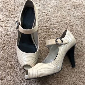 Franco Sarto cream colored peep toe embroidered
